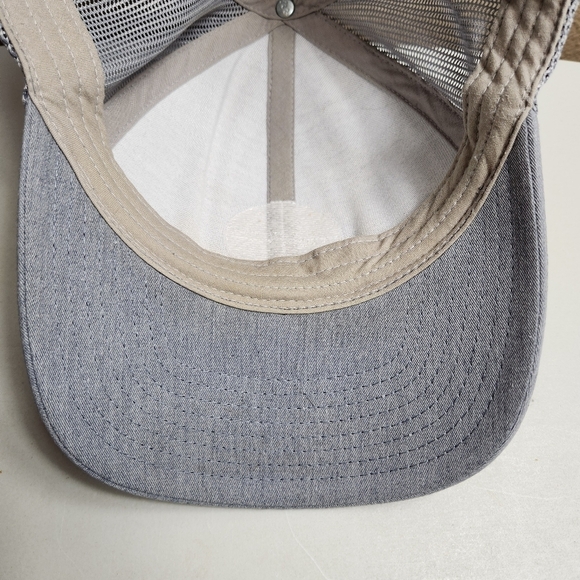 Travis Mathew Mens Gray Twill Mesh Snapback Hat - Picture 11 of 11